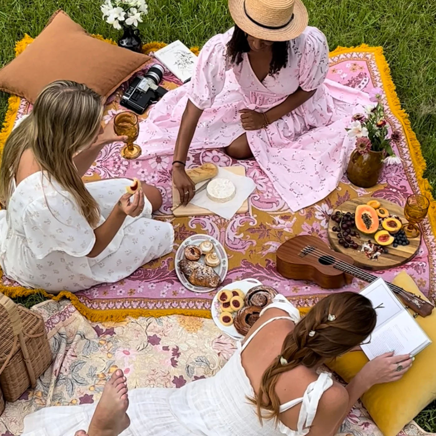 DIY Valentine's Picnicking